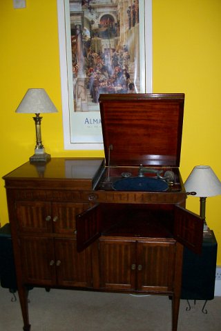 101_4344_00 gramophone
